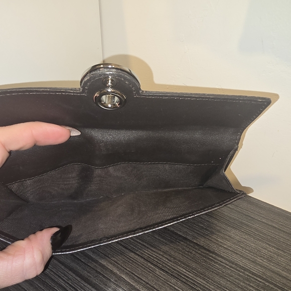 Gucci Black Embossed Clutch - Picture 5 of 5